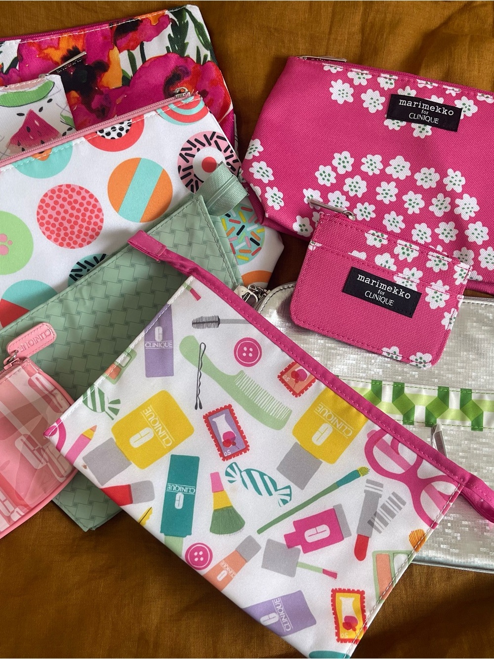 Bundle Clinique Cosmetic bags